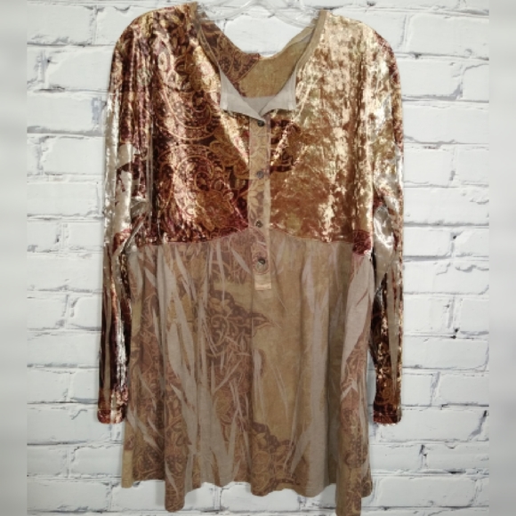 Casual freedom Tops - Casual freedom velvet crushed blouse size "XL".